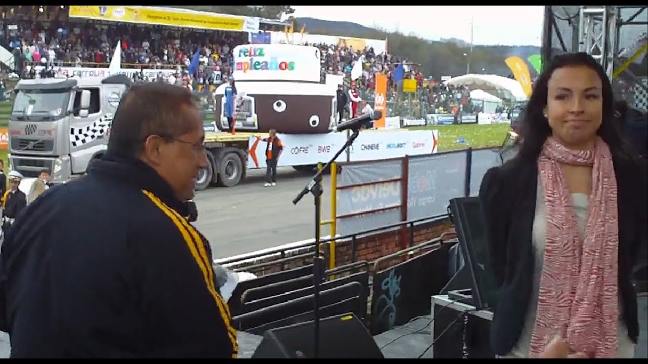 Maia Cantando el Himno de Colombia
