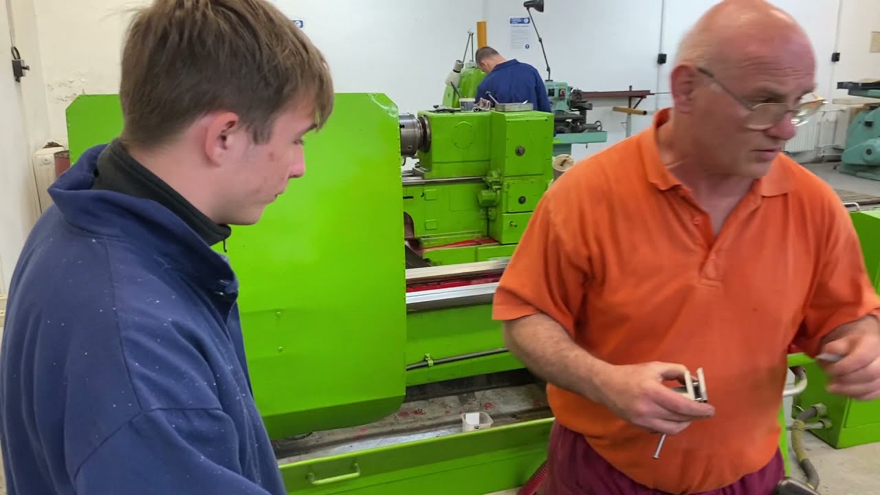 Strojn&iacute; mechaniky hledaj&iacute; v&scaron;ude