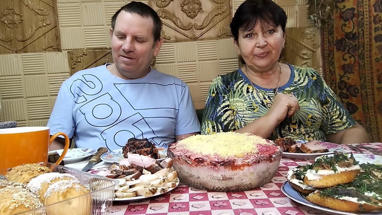 Мукбанг 😋👍. Друзья, с праздником Вас. С старым Новым годом 🎉🎄. 