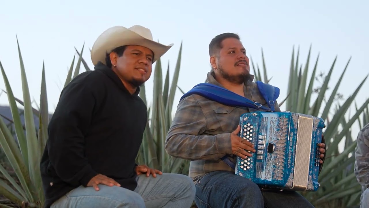 Sigue La Huella -  Tú el agua, Yo el aceite (Video Oficial)