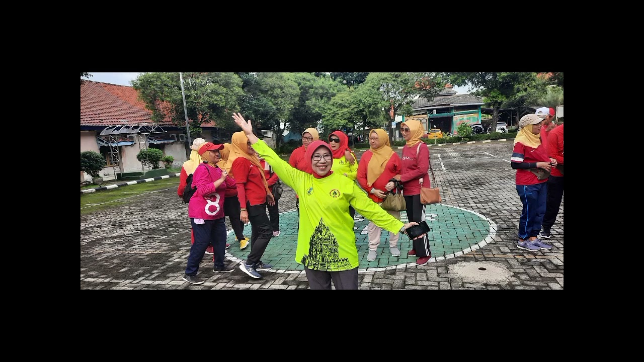 Para Pensiunan Telkom Surabaya Senam Jelang Ramadan