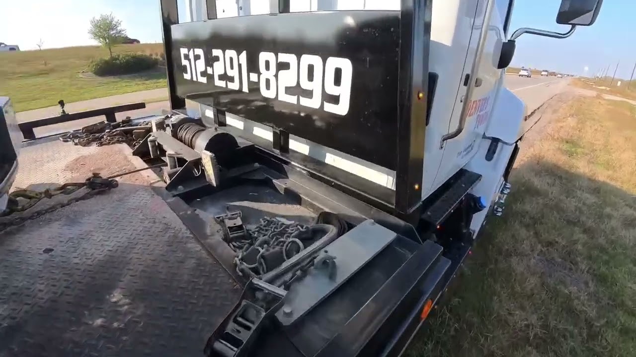 Así trabajan las grúas en USA. Domingo en la carretera. 