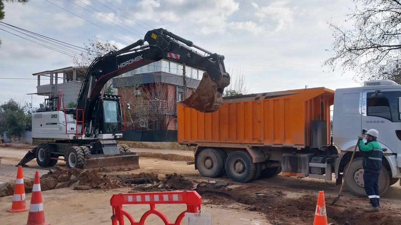 ELEKTİRİK HATI yenileme çalışmaları hidromek excavator #kepçe #hidromek #excavator #keşfet #jcb 