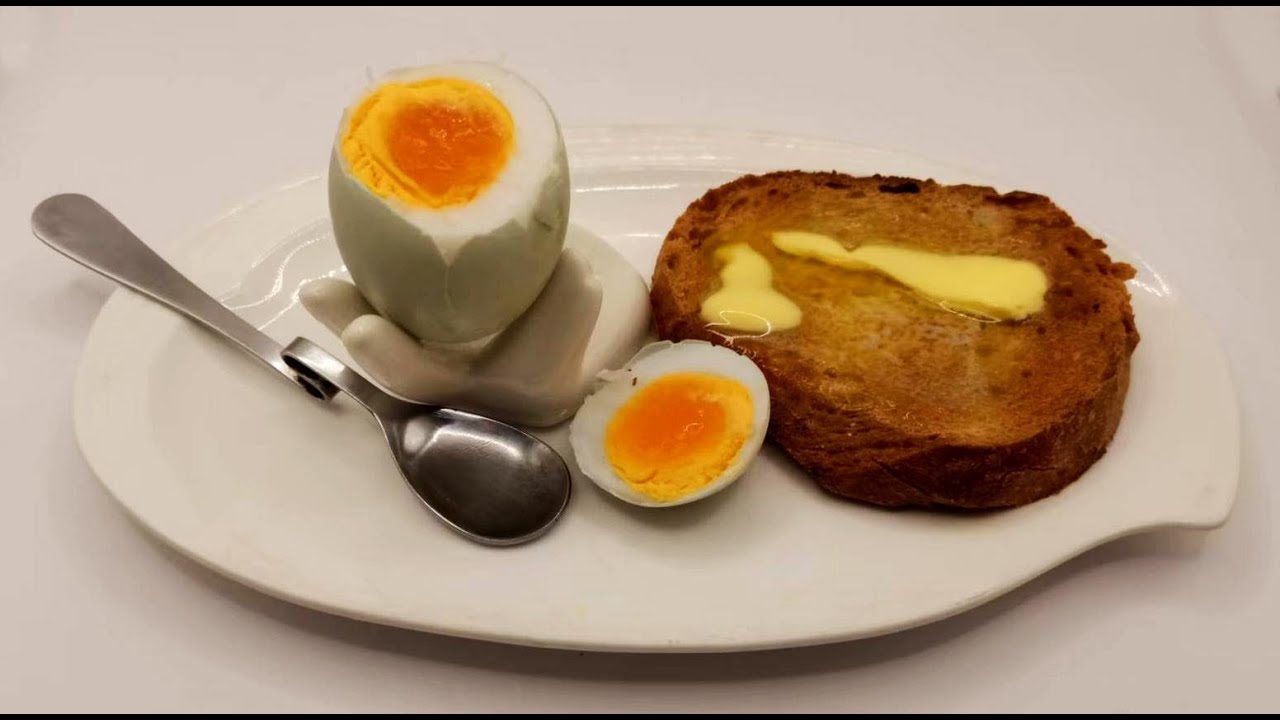 Uova sode e pane tostato
