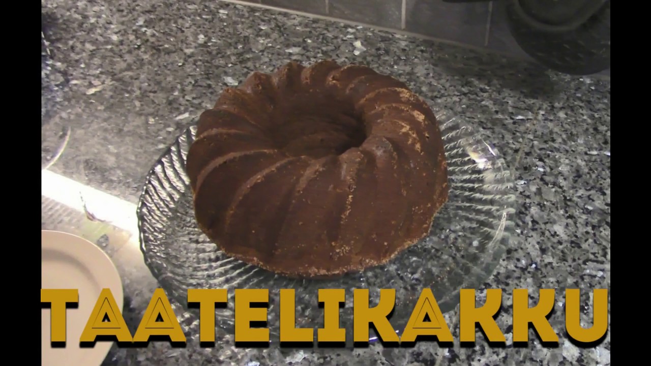 Isäntä leipoo taatelikakun