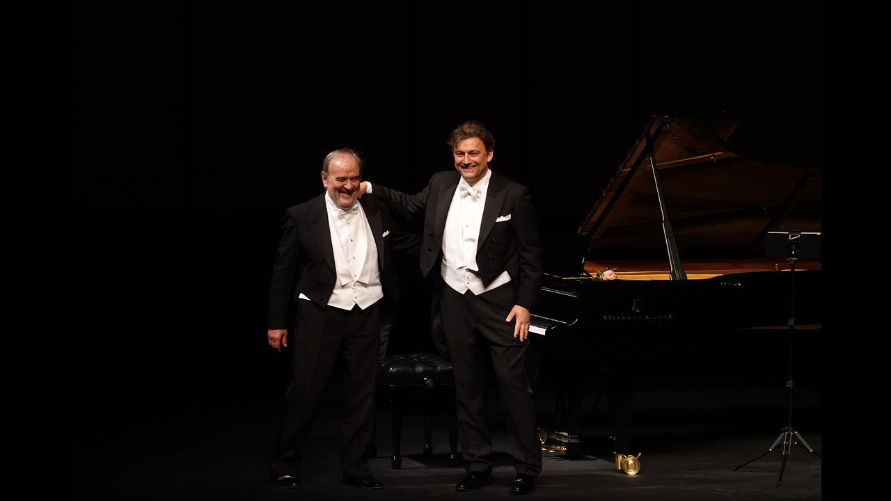 Jonas Kaufmann offers generous encores