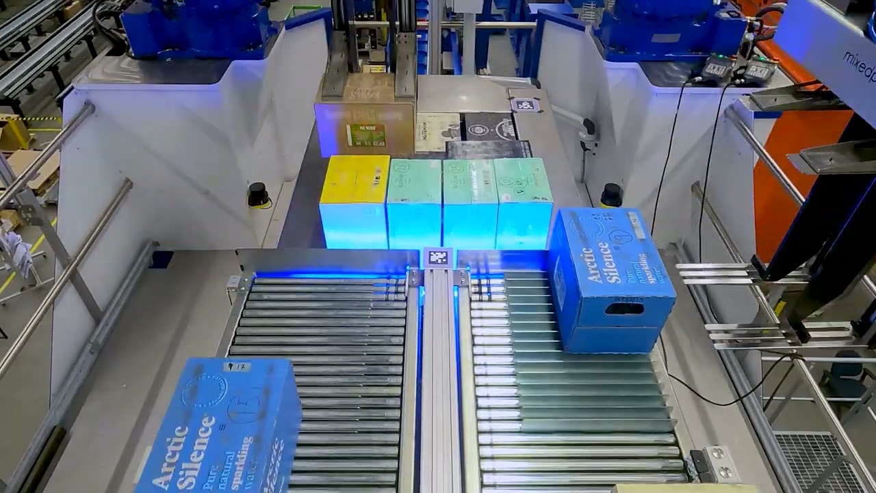 Mixed palletizing - Yaskawa PackMaster - case grippers