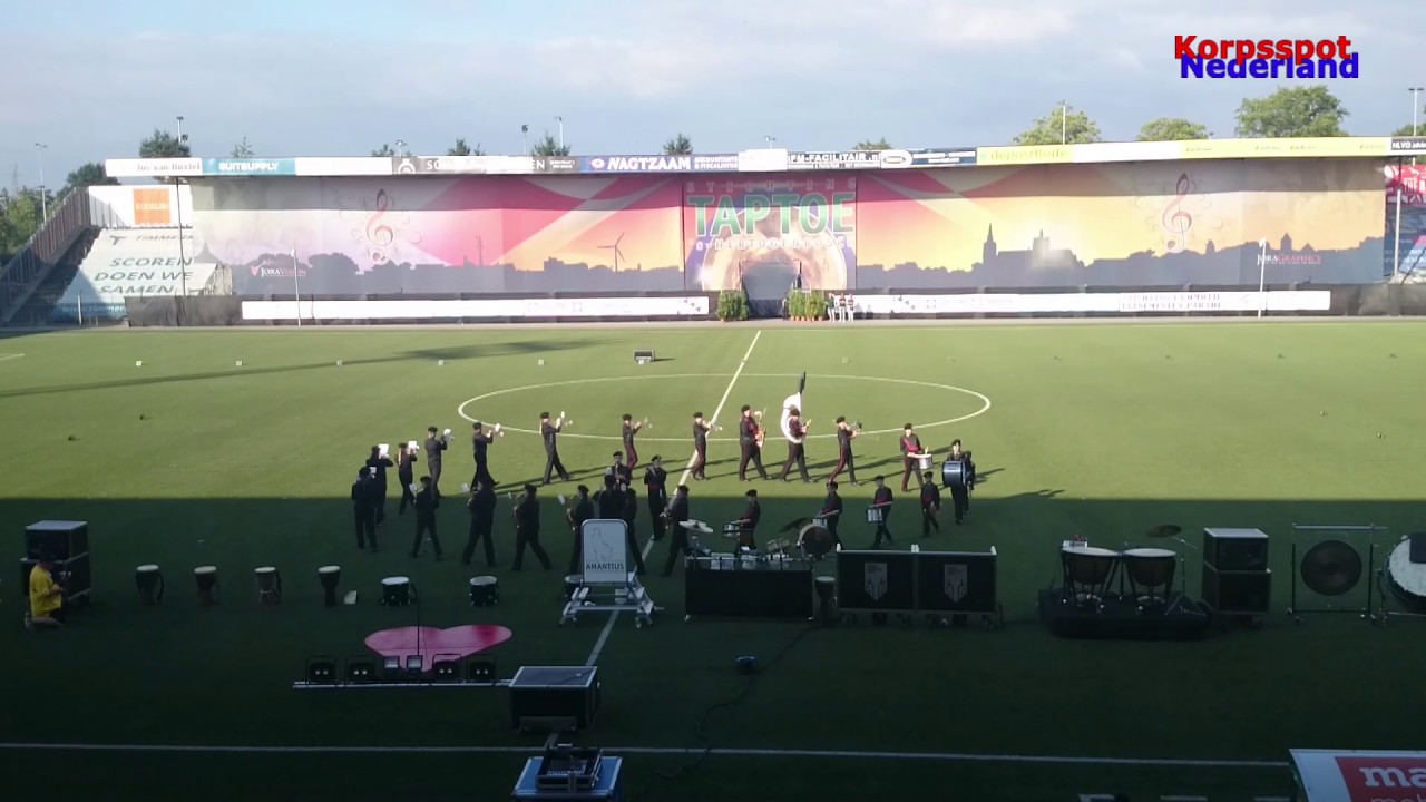Drumfanfare Jong Amantius tijdens Taptoe 's-Hertogenbosch 2017