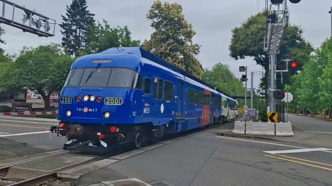 Trimet WES 2001 at SW Tualatin Rd, Tualatin OR