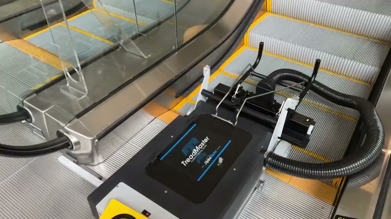 TreadMaster Escalator Tread Cleaner