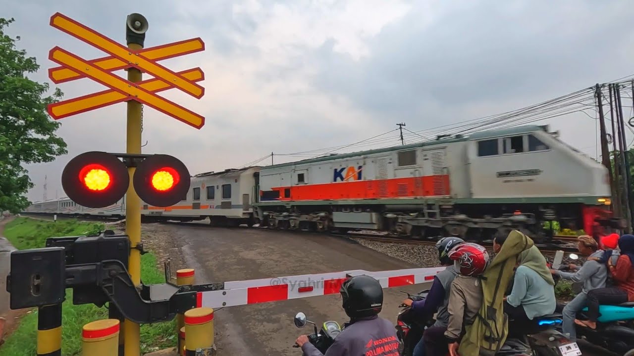 Railroad Crossing | Random Perlintasan Kereta Api Lama