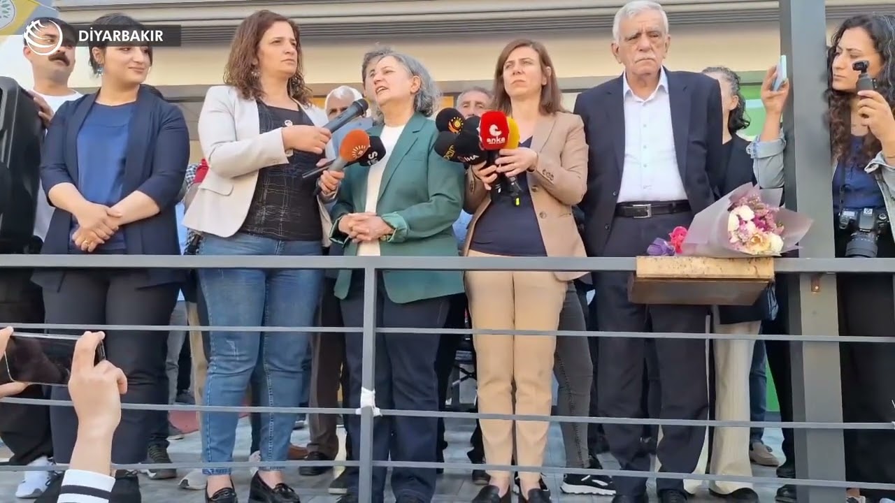 Kobanê davasında tahliye edilen Gültan Kışanak, Diyarbakır’a geldi
