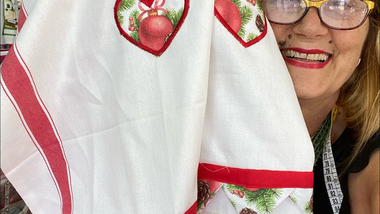 Decoriamo canovaccio e grembiule per il Natale.Il baule della nonna.