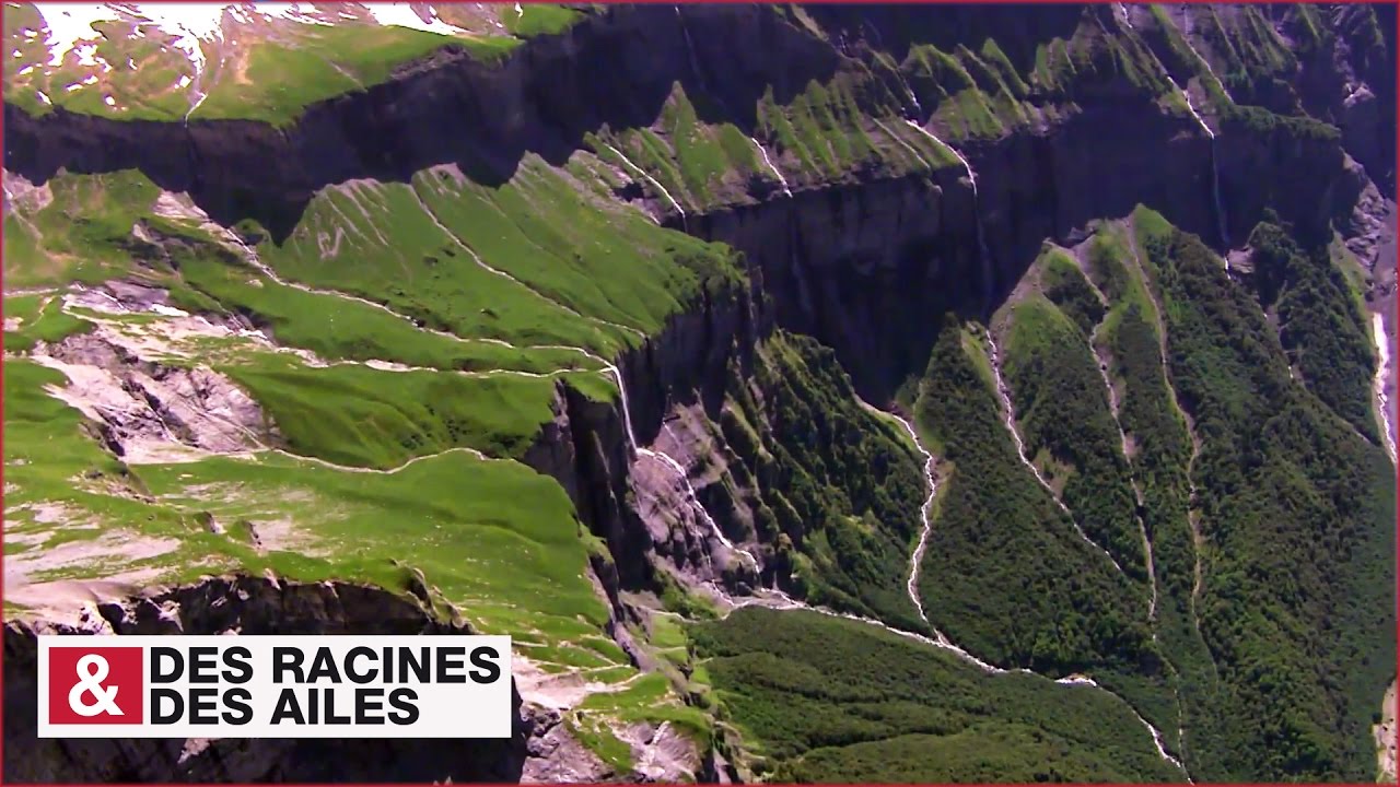 Impressionnantes falaises et cascades au cirque du Fer-à-Cheval