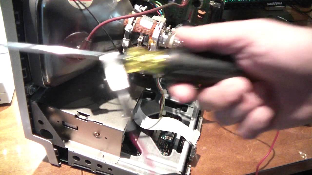 Discharging the CRT of a Macintosh Plus