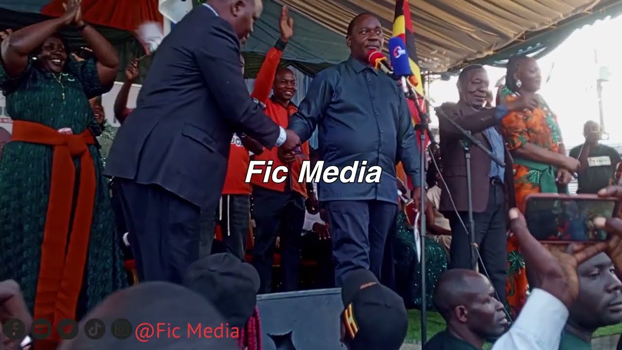 Lubega Mukaaku awadde Hon Mpuuga Mathias omutwalo😆