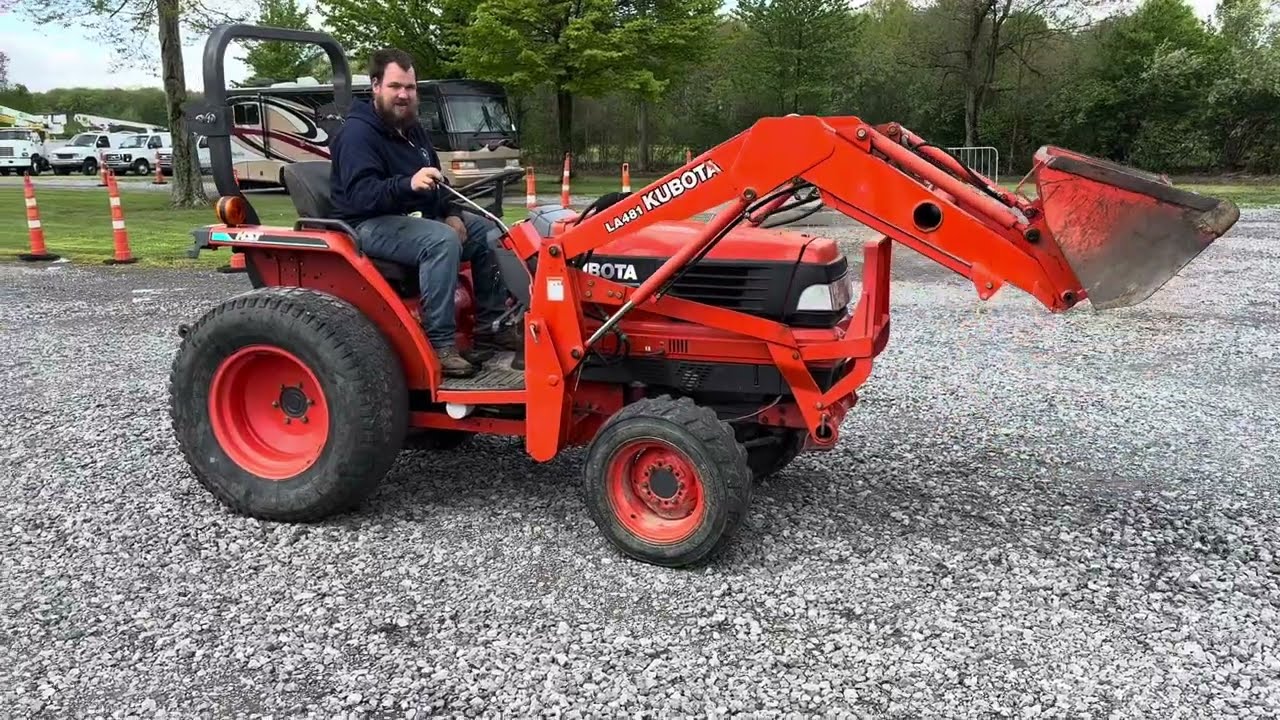 KUBOTA L3010 W/ FRONT END LOADER