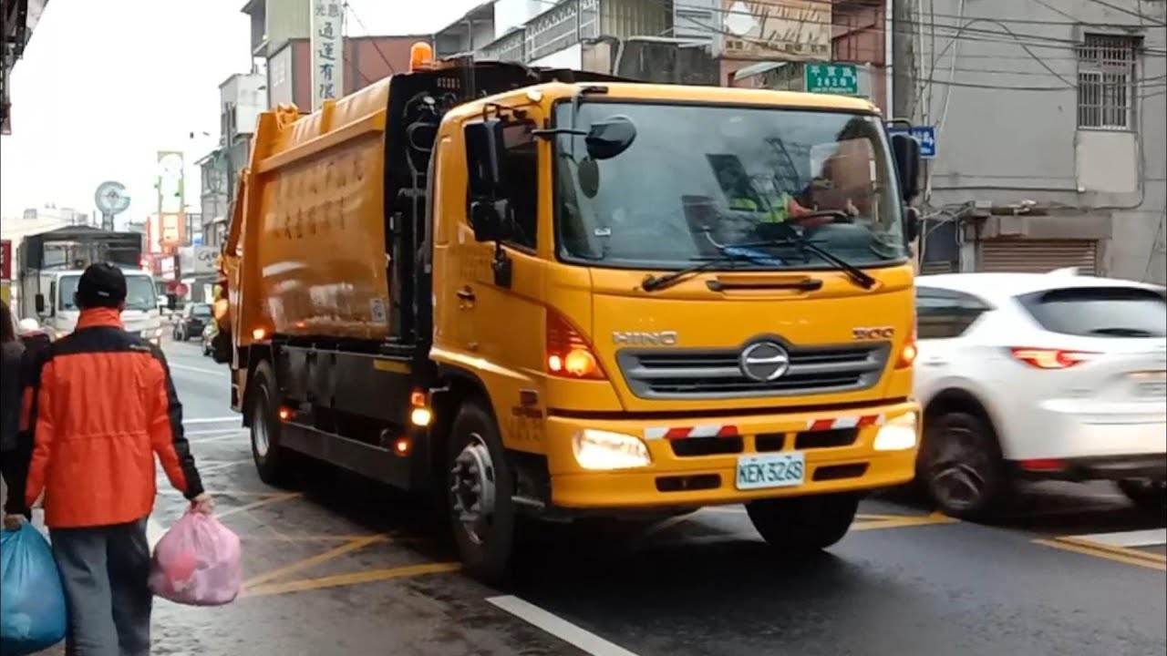 平鎮區隊垃圾車KEK-3268，資收車891-S5