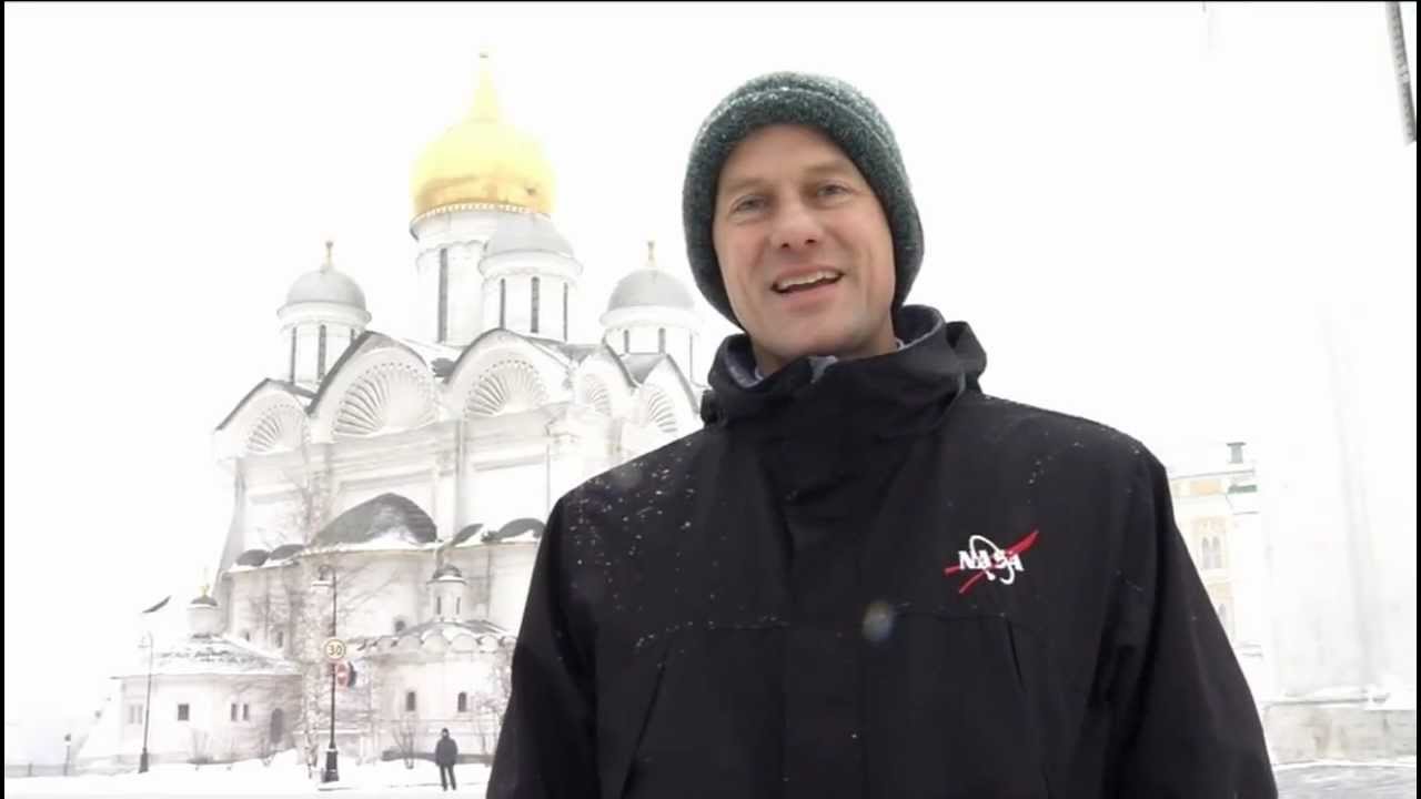Flight Engineer Tom Marshburn Offers Holiday Greetings from Russia
