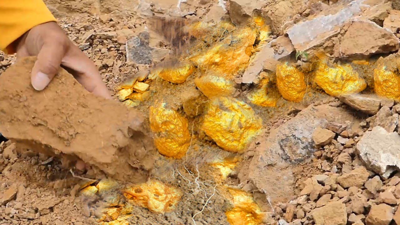 Gold Rush! Searching for Gold Nuggets at Mountain worth Million $$