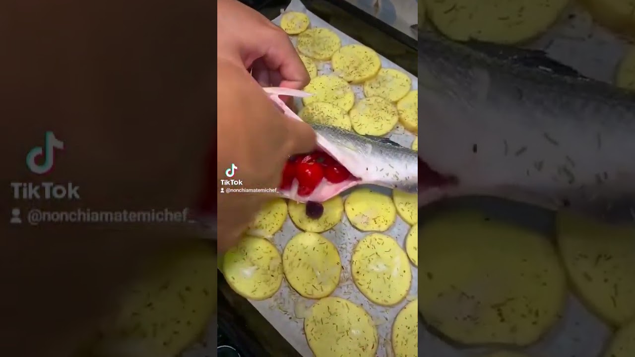 Spigola al forno con patate e olive nere. Attiva la campanella e seguimi per ricette semplici 😊