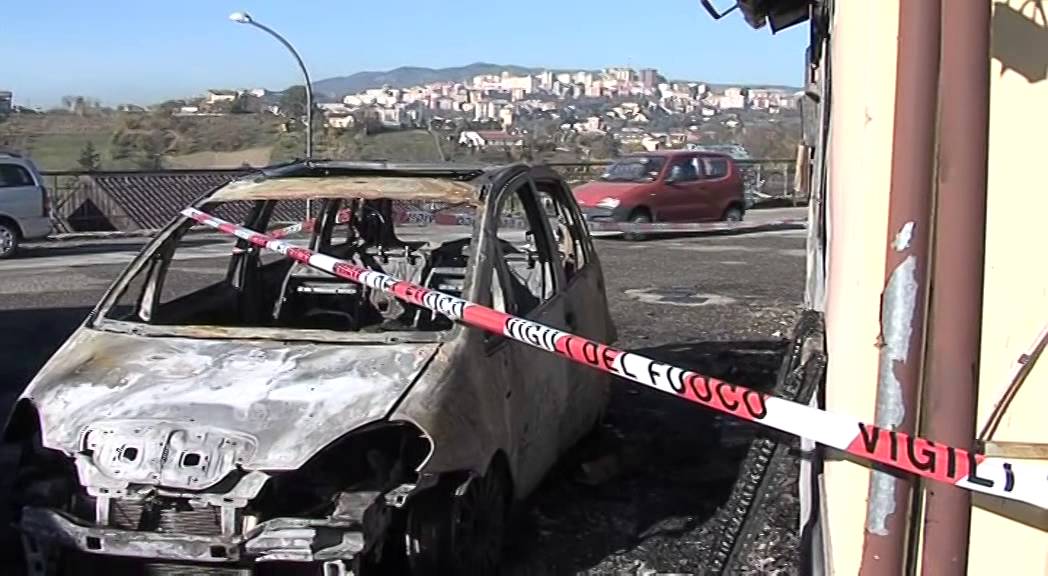 Potenza, fiamme a Bucaletto: salvi gli occupanti di un prefabbricato