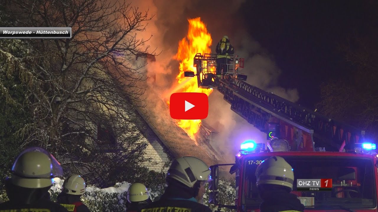 Meterhohe Flammen zerstören Wohnhaus komplett