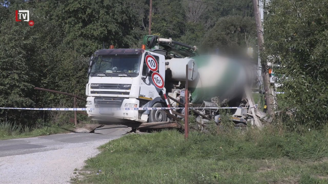 [5/36] V Levočskej Doline spadol most s betónárskym  domiešavačom (12. 09. 2023)