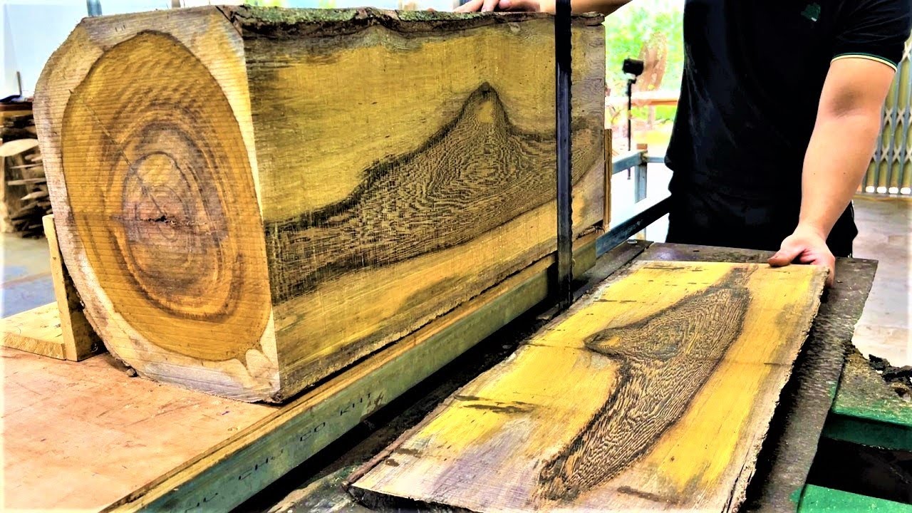 Amazing WoodTurning - How A Craftsman Turns A Log Of Cassia Wood Into A Rich Artistic Phu Quy Vase