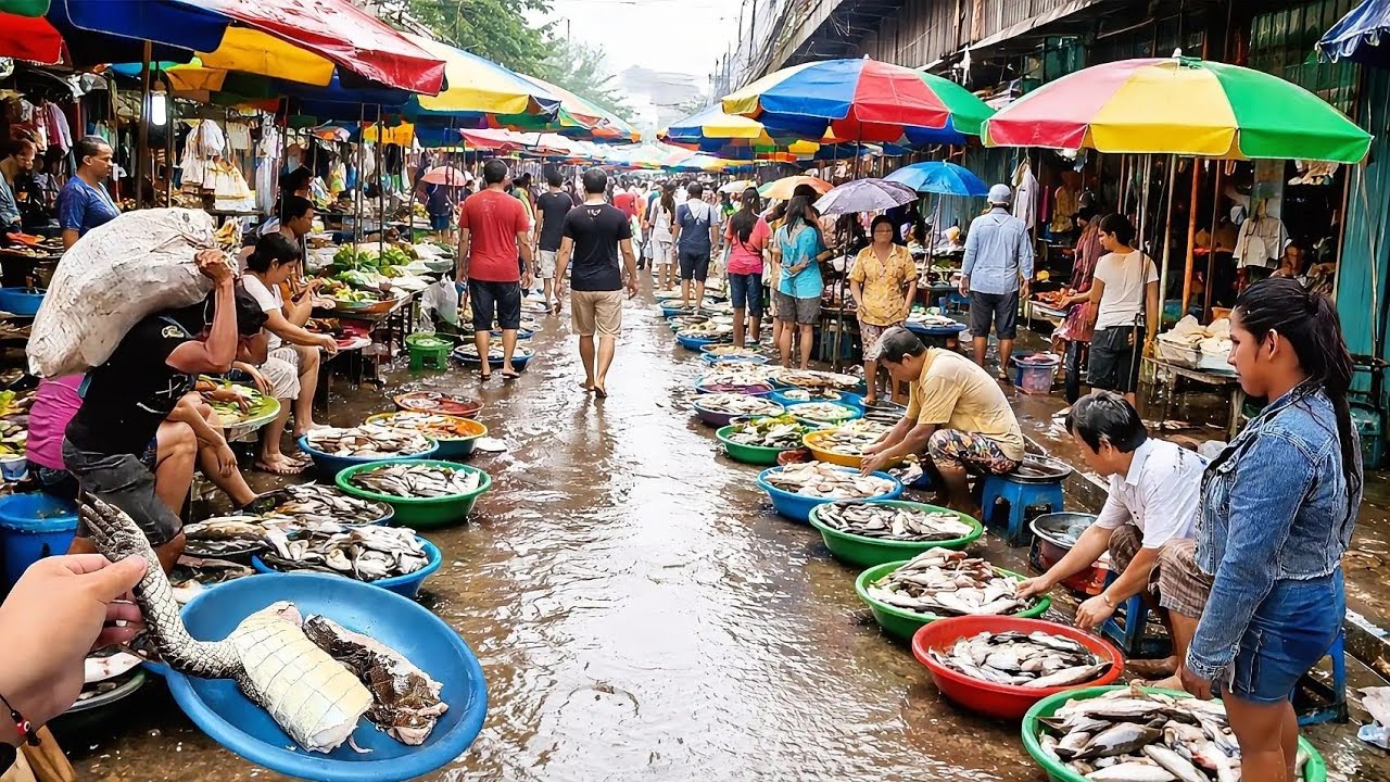Un día de LLUVIA en el MERCADO callejero de Yurimaguas 🇵🇪 