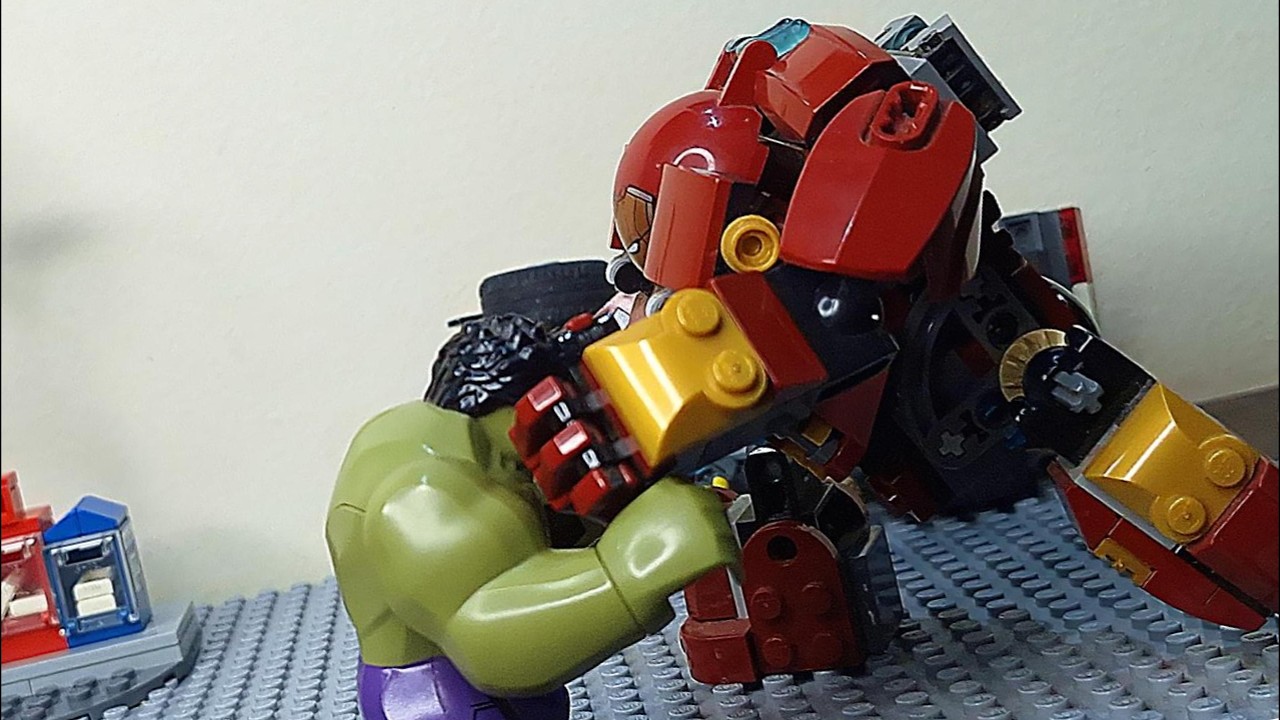 LEGO Iron man vs Hulk