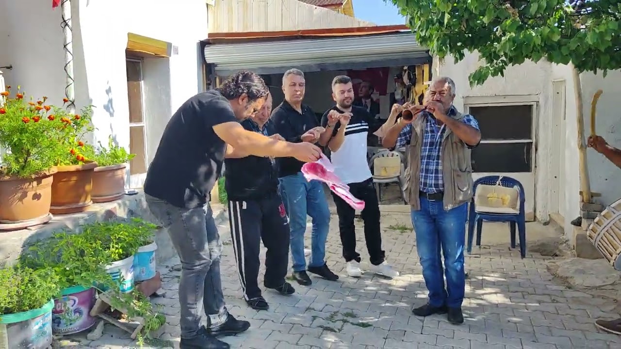 köyde davul zurna kapı önüü(2024)