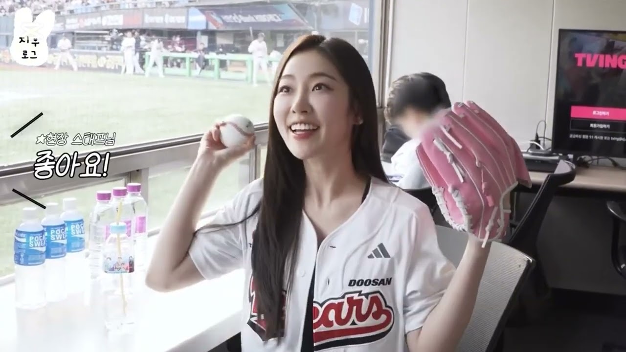 [V-LOG] #송지우 '두산베어스' 시구 현장ㅣ#지우로그