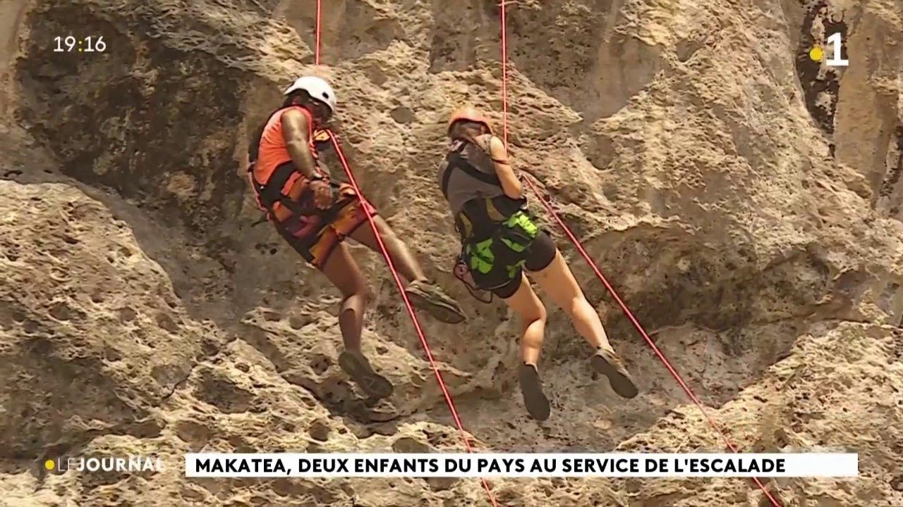 Makatea : deux enfants du pays attrapent le virus de l'escalade