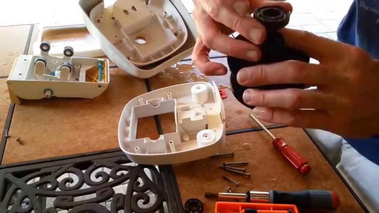 How to Repair or Analyze a Hayward Navigator Pool Cleaner that is Not Moving Correctly
