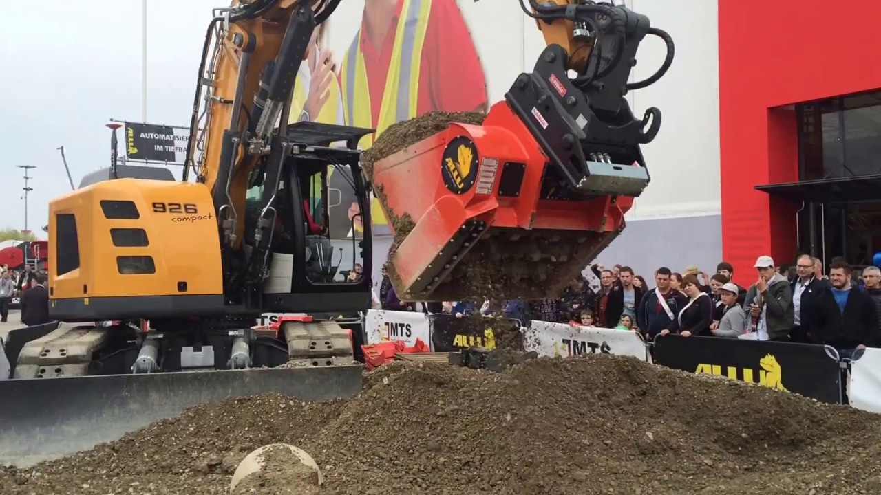 Liebherr Excavator R926 Compact Demo - Bauma 2016