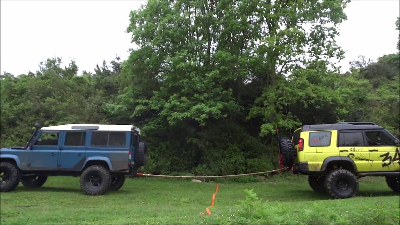 ''TUG OF WAR''  Land Rover  DEFENDER 300TDI vs DISCOVERY TD5