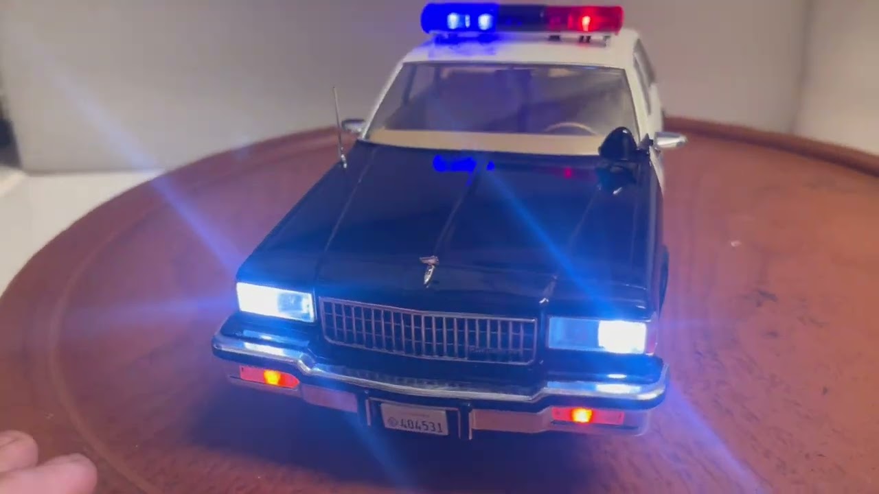 SFPD San Francisco Police Department Chevy Caprice Classic by MCG 1/18 scale  LIGHTS #6877mercedes