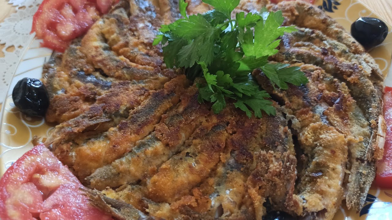 بملعقتين زيت زيتون في مقلاة 👍حضرت اروع صينية سردين علي الطريقة التركية 😍😍والذوق رهيب 🤩🤩