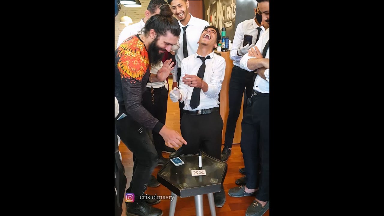 الراجل بيقول لكريس انت مخاوي بيطلع مكرونه من بطنه