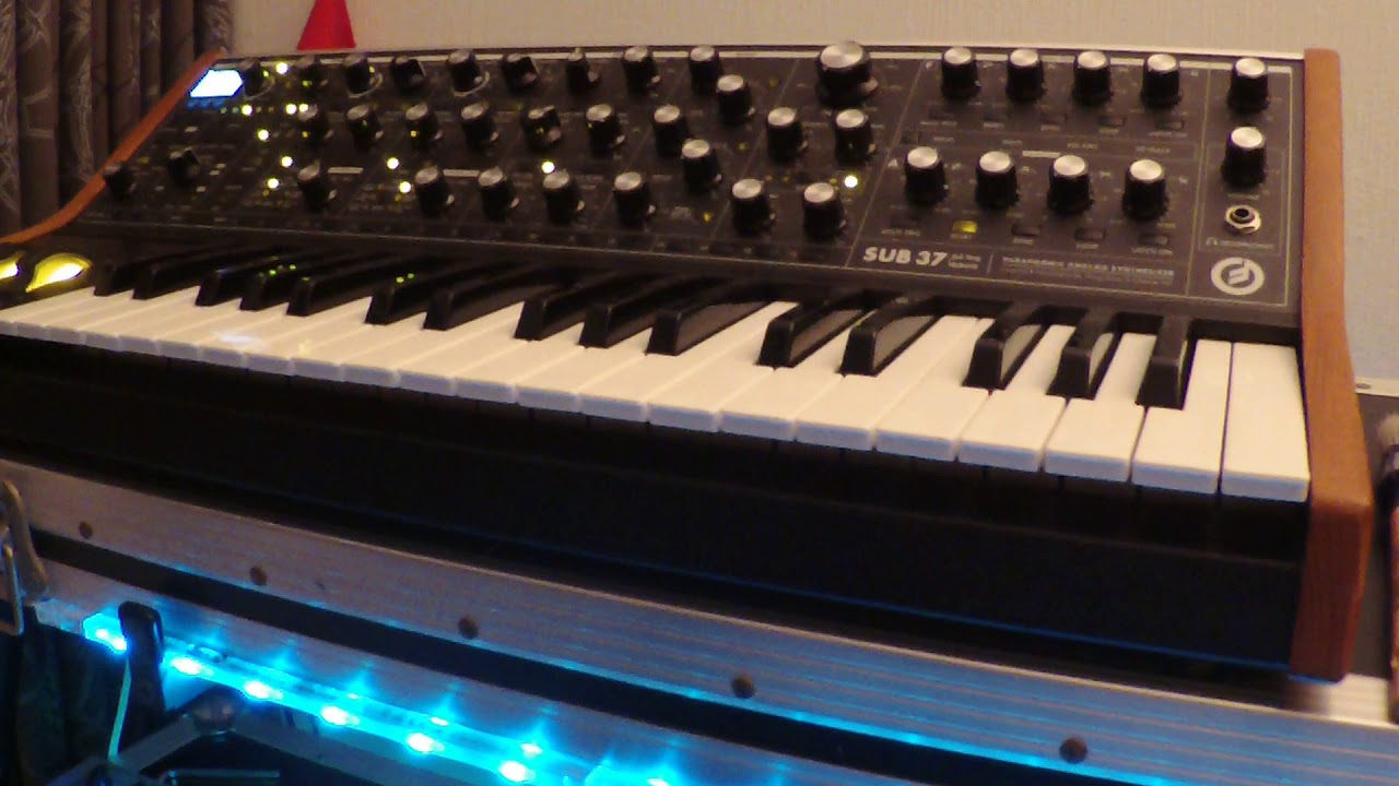 MOOG MOTHER32 & SUB37