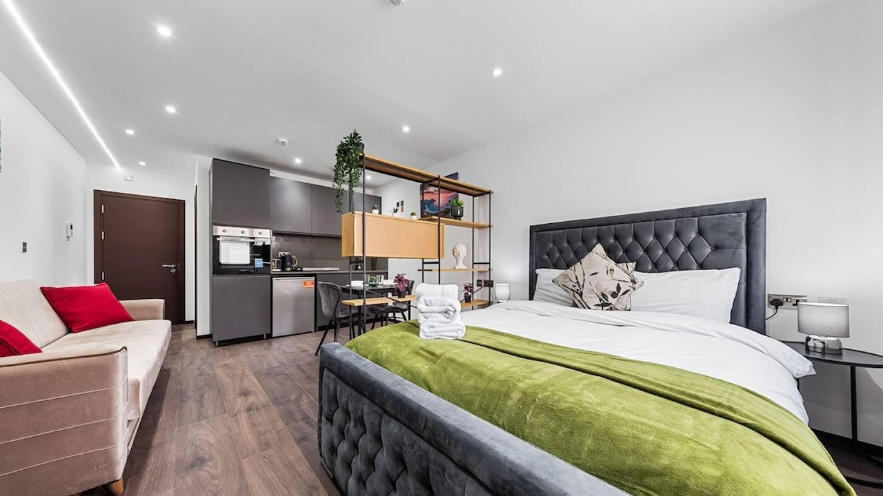 Chic Studio in Golders Green Near Tube Station, London | Travel With Kiara