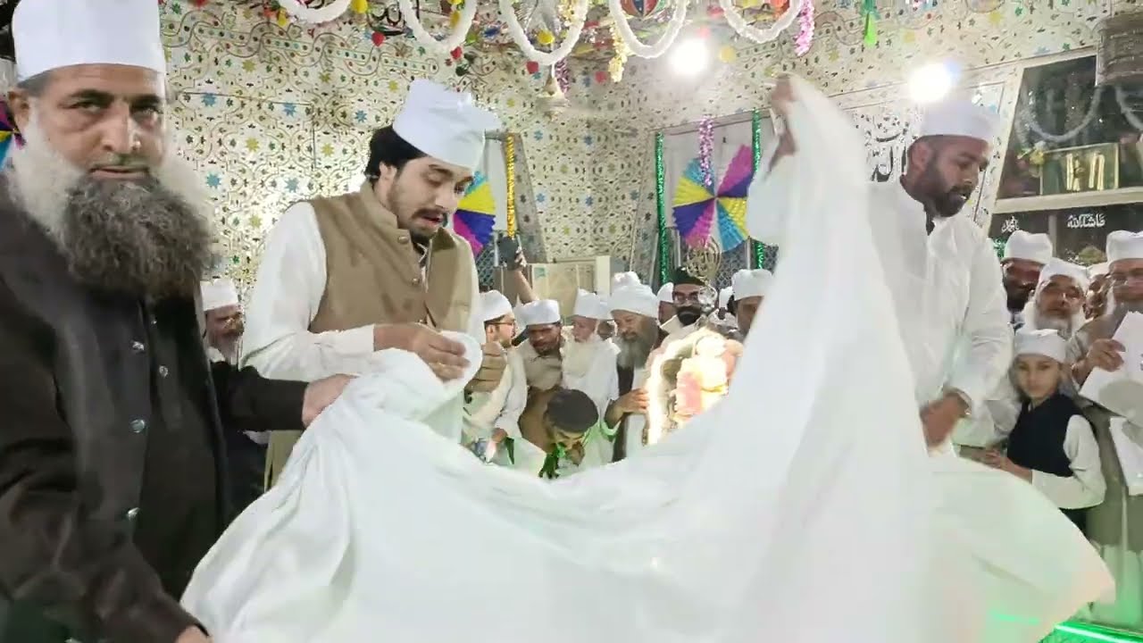 gusal Mubarak darbar e aliya Mohri sharif URS chadar poshi zikar Allah #viralvideo #makkah 2/11/2024
