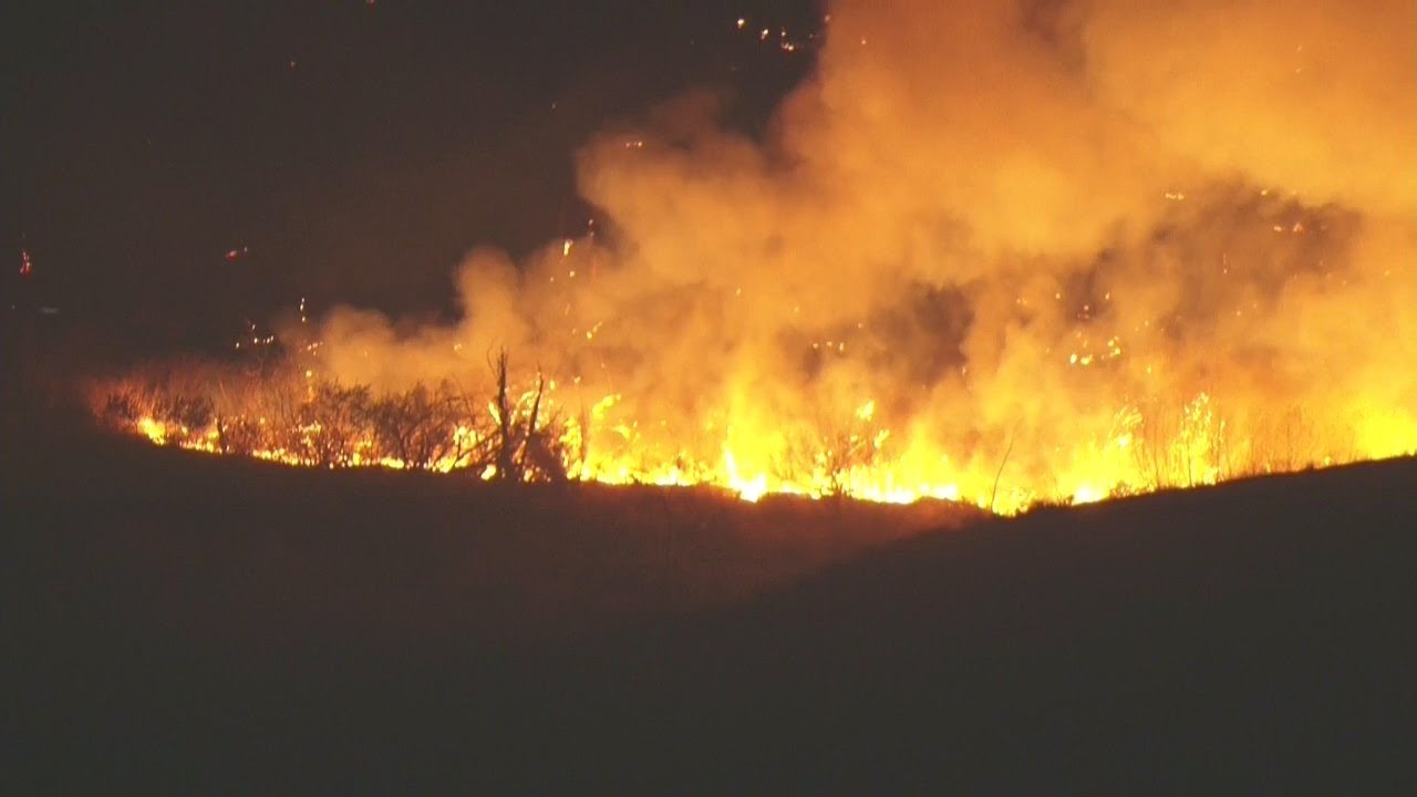 Clay Fire burns in Jurupa Valley