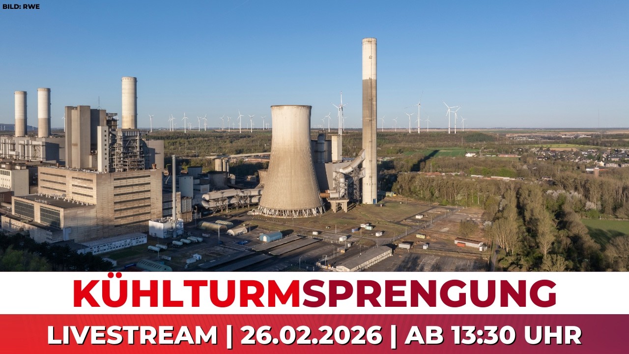Kühlturm in Frimmersdorf wird gesprengt