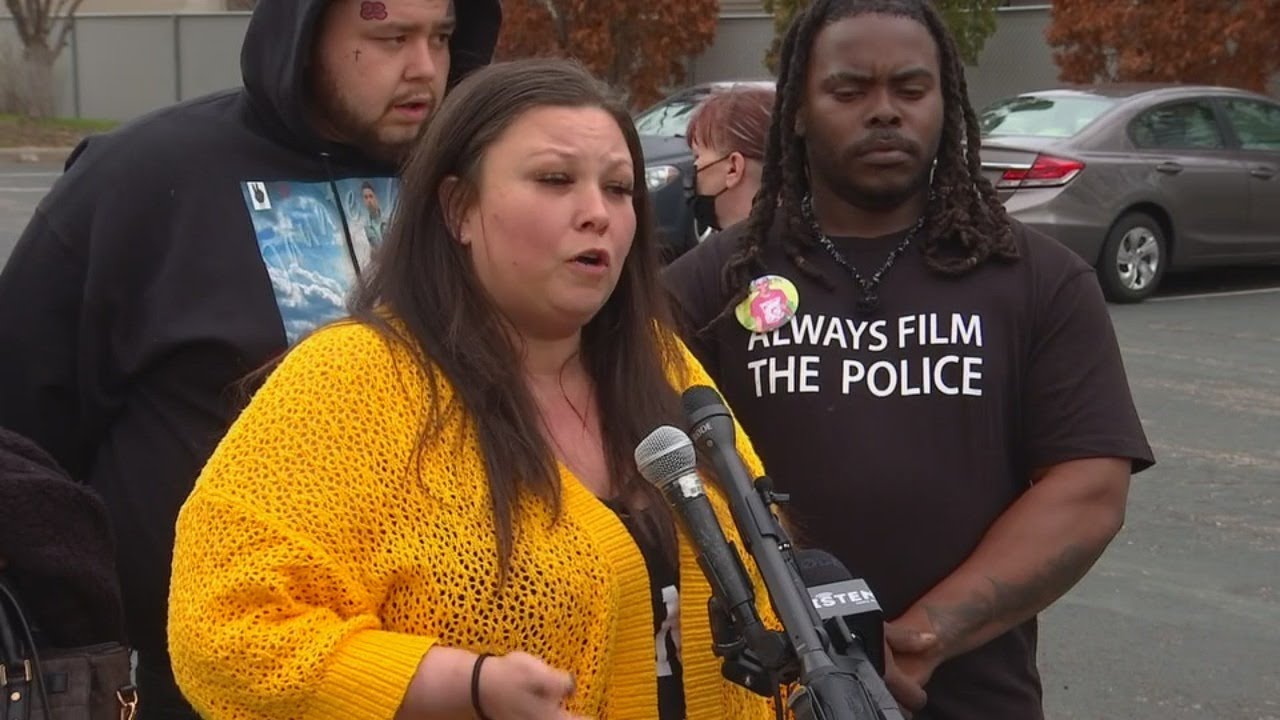 Daunte Wright's mother speaks after Brooklyn Center police officer allegedly assaulted her