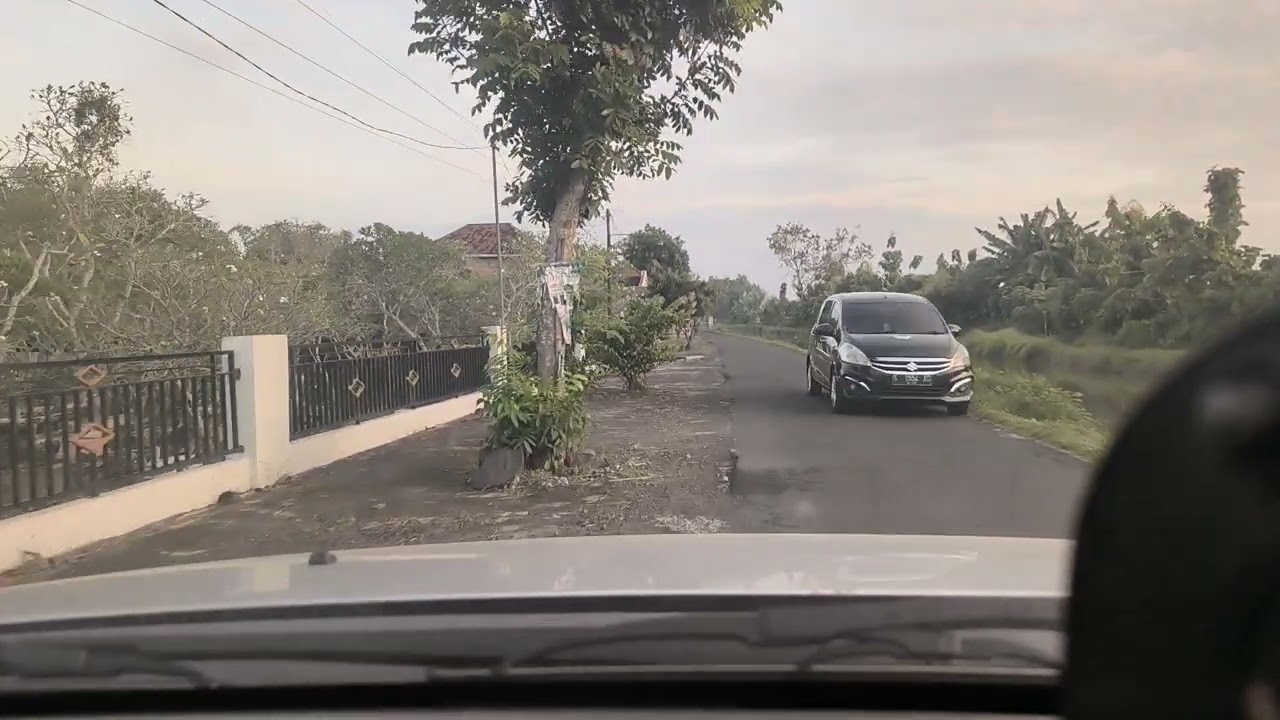 Hati2 Lewat Sini Jalannya Agak Rusak Rawan Kecelakaan