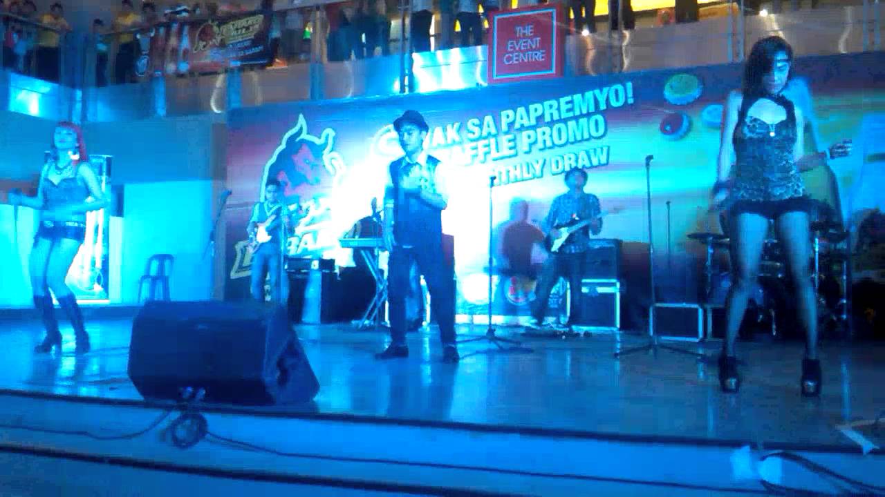 Feel this moment w/SoundGroove band @ SM City Cebu 2/9/14