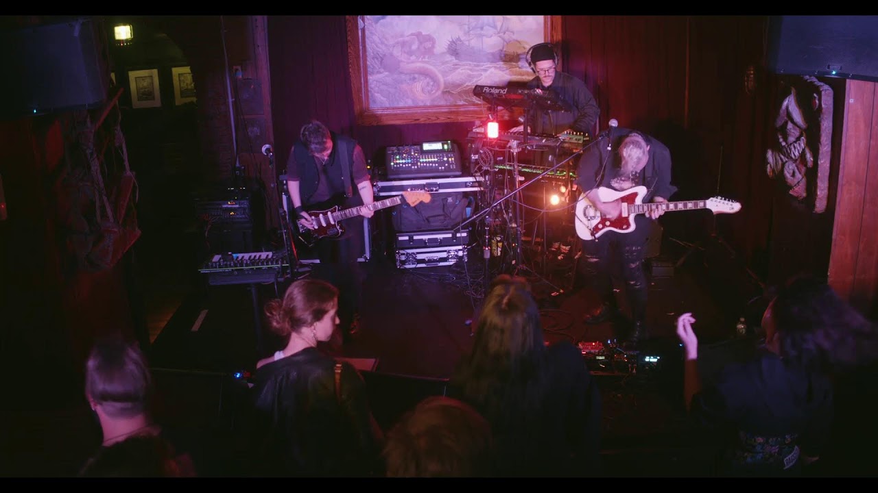Never Knows Best live at Redwood Bar