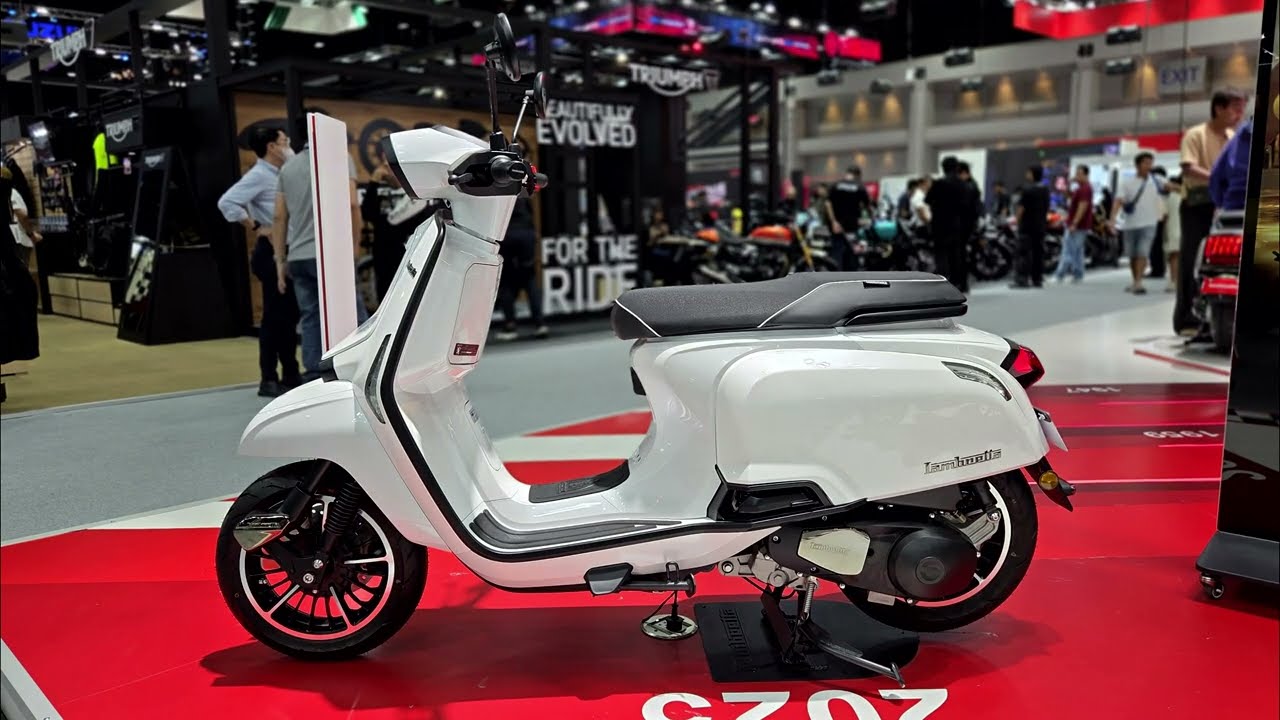Lambretta J200 2025 — скутер в современном классическом стиле.